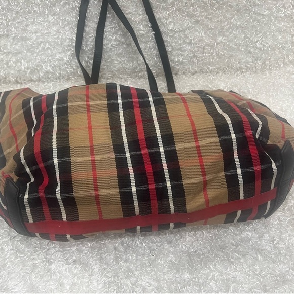BURBERRY Reversible Tote Bag - Picture 10 of 15